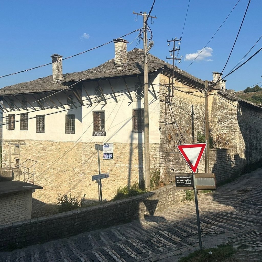 Skenduli House ( Gjirokaster ) albaniadestination.in