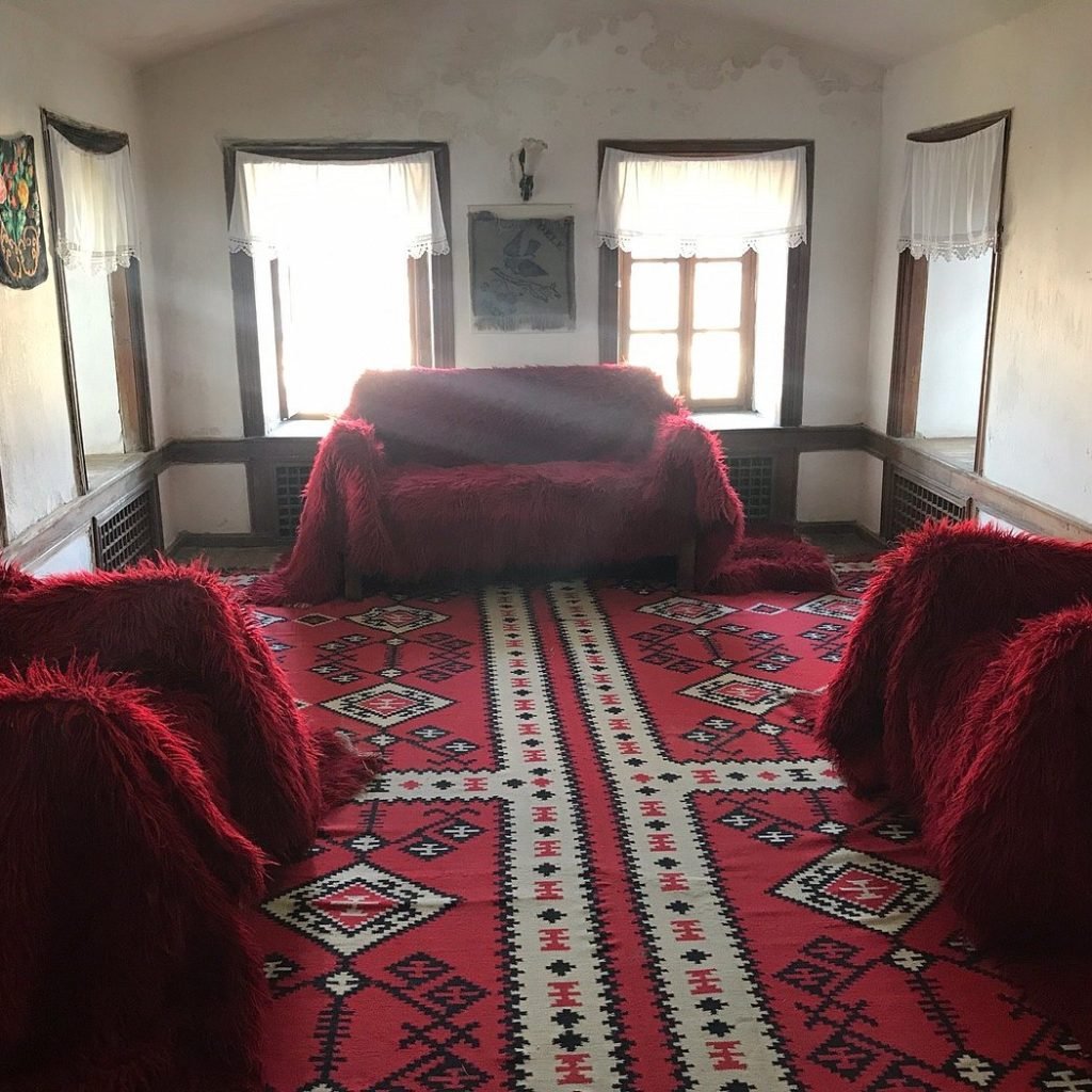 Ethnographic Museum ( Gjirokaster ) albaniadestination.in