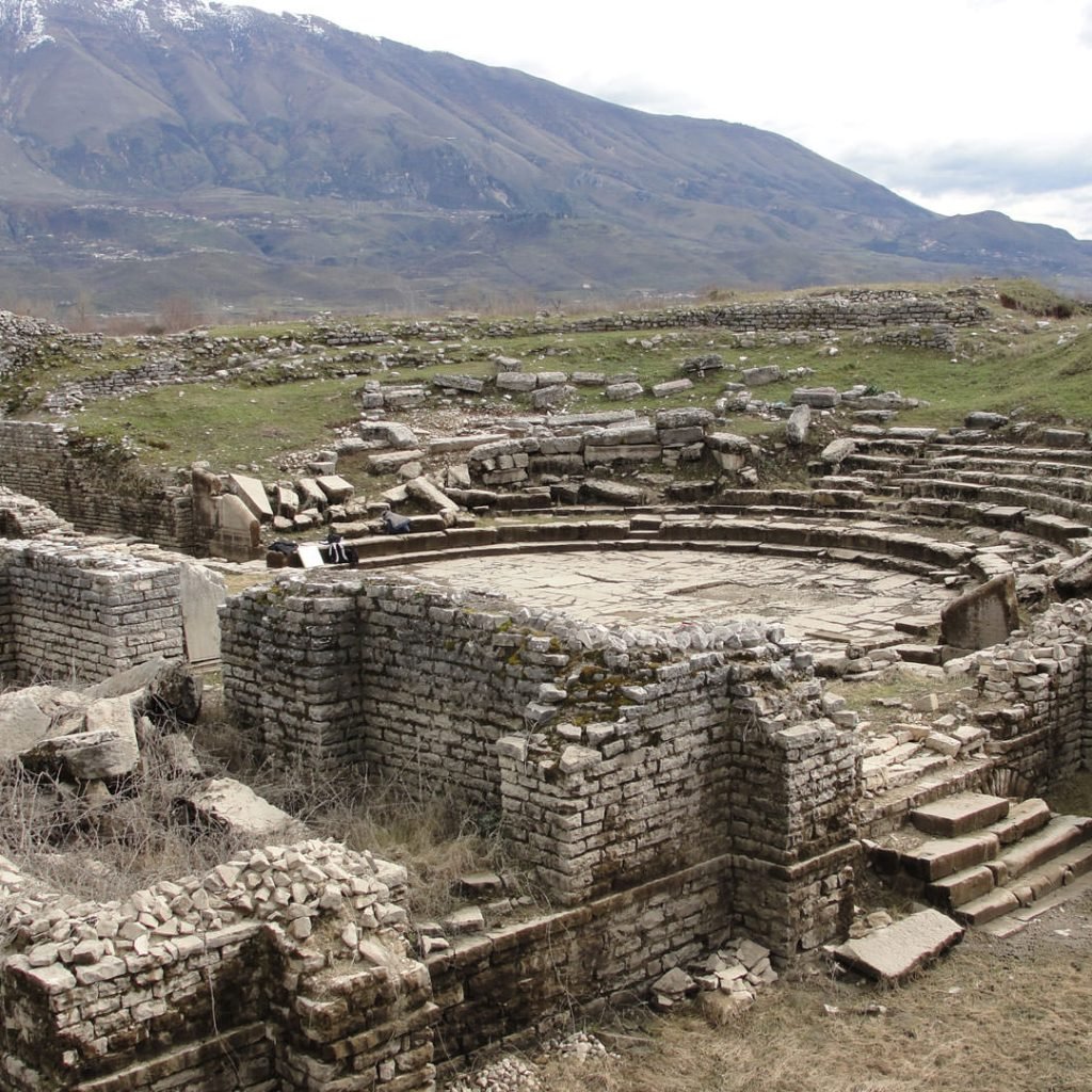 Hadrianopolis ( Gjirokaster ) albaniadestination.in