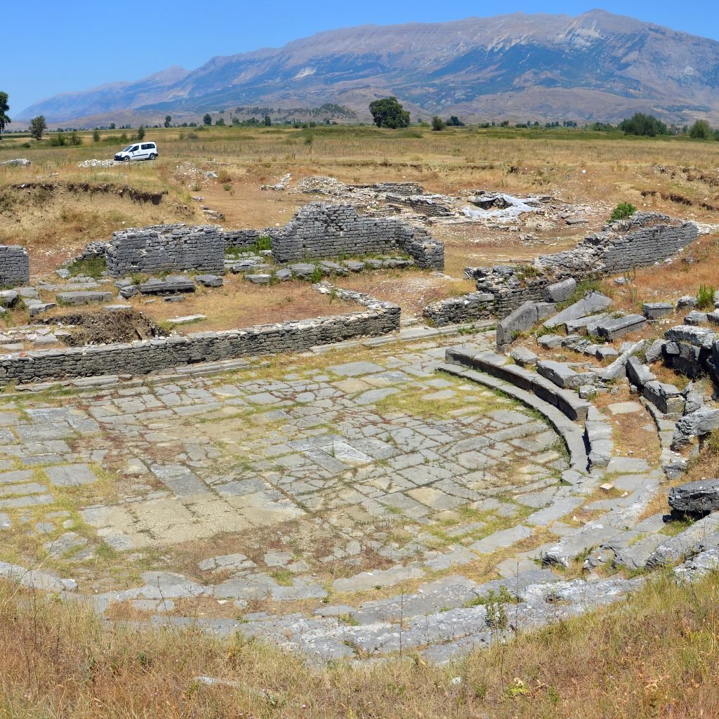 Hadrianopolis ( Gjirokaster ) albaniadestination.in