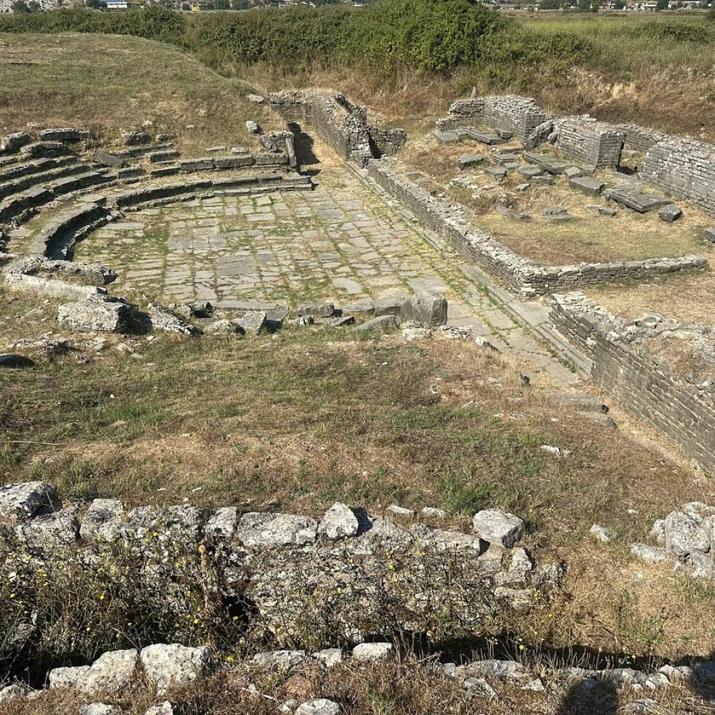 Hadrianopolis ( Gjirokaster ) albaniadestination.in