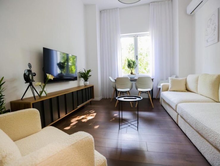 MiddleNest Central Apartment albaniadestination.in