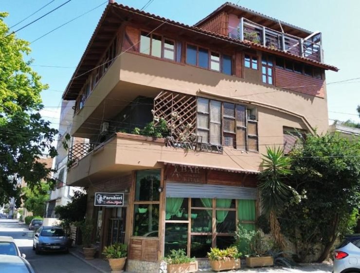 2 Kitarat BB albaniadestination.in