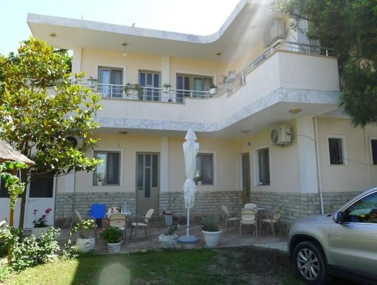 2 Floor Beach House Perfect for large groups albaniadestination.in