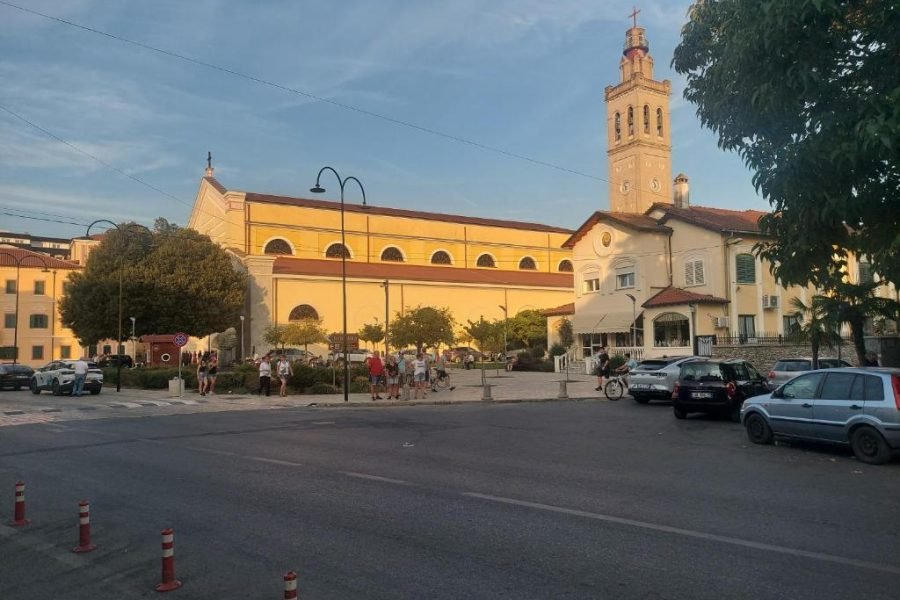 AR-Lux apartment old street albaniadestination.in
